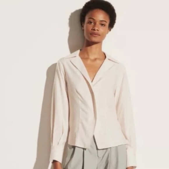 VINCE Cream Fitted Blouse, Size Medium, Front Darts, New With Tags - Picture 1 of 13